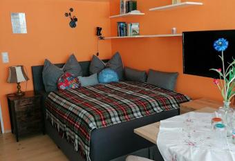 Ferienwohnung, Monteurwohnung allows 18 year olds to book a room