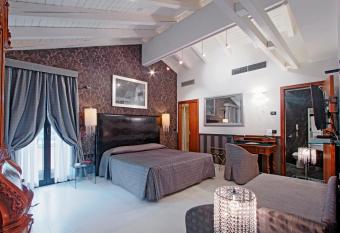 Savoia Hotel Country House Bologna allows 18 year olds to book a room