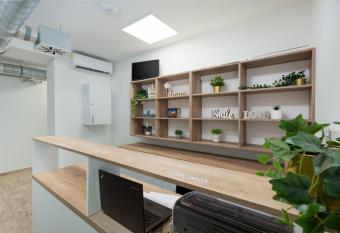 Hostel Elli allows 18 year olds to book a room