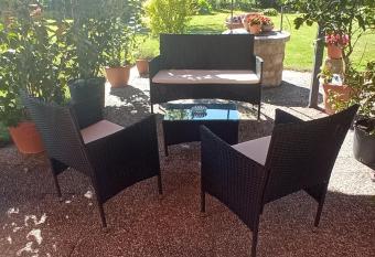 Residenza di campagna allows 18 year olds to book a room