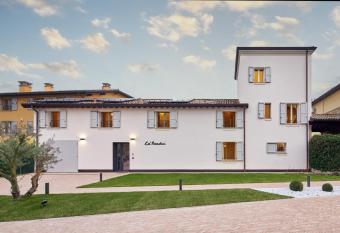 Ca    Prandini has Balcony rooms