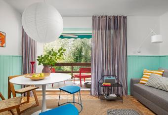 r  gi.nyarakon has Balcony rooms