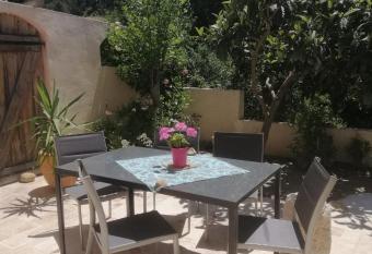 Maison proven  ale - 2 chambres - 2,5km de la plage has Balcony rooms