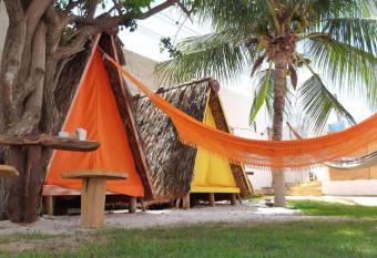 Camping Cen  rio Ideal allows 18 year olds to book a room