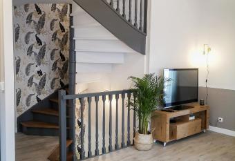 **LA MEZZANINE** Proche Z  nith & Centre Ville allows 18 year olds to book a room