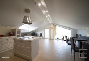 L oro dei fiori (Honey spa) has Balcony rooms