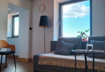 Uroczy apartament w centrum Krakowa allows 18 year olds to book a room