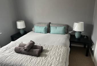 Brighton Central Home with free parking has Balcony rooms