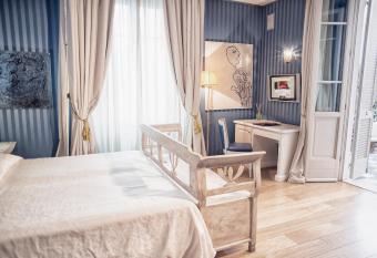 Hotel Palazzo Guiscardo allows 18 year olds to book a room