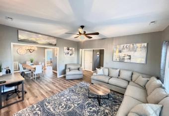 Beautiful, Spacious, Hidden Gem In Heart Of Wilmington has Balcony rooms