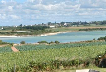Appartement dans g  te vue mer et campagne allows 18 year olds to book a room
