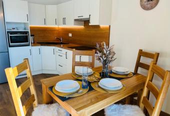 Apartm  n U Sedmikr  sky allows 18 year olds to book a room