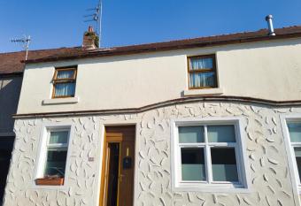 The Heathers - near beach & free golf bag & clubs. allows 18 year olds to book a room