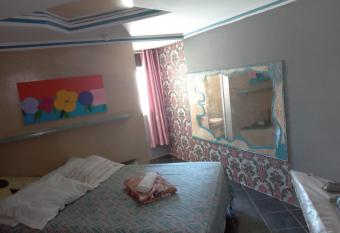 Pousada Sol e Mar Recife allows 18 year olds to book a room