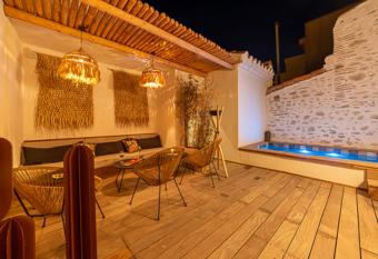 Le S has Balcony rooms