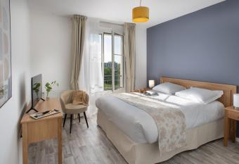 DOMITYS SARIA allows 18 year olds to book a room