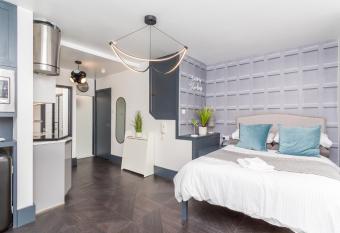 STUDIO IN THE LANES BRIGHTON allows 18 year olds to book a room