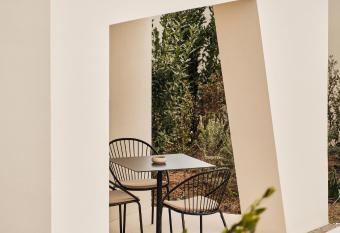 No  s Santorini allows 18 year olds to book a room