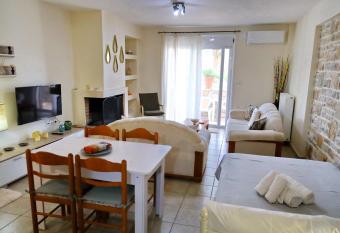 Fou s apartment has Balcony rooms