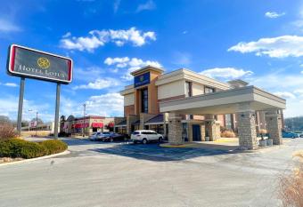 Hotel Lotus Kansas City Merriam has Balcony rooms