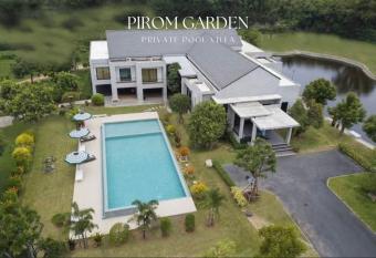 Pirom Garden Private Villa has Balcony rooms