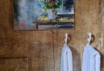 The Rooms @ 29 Main Road, Onrus allows 18 year olds to book a room