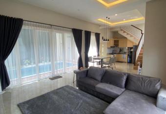 Villa Sunrise Batu has Balcony rooms