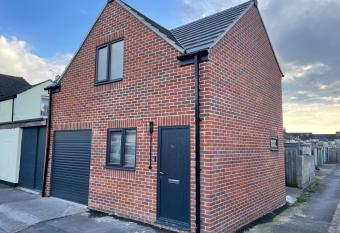 Welcome properties - Self Check-In whole apartment allows 18 year olds to book a room