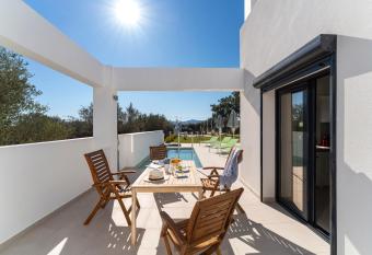 Domus Oliva Villas has Balcony rooms
