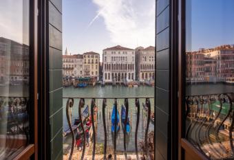 Design Apartment with Balcony on the Grand Canal R&R has Balcony rooms