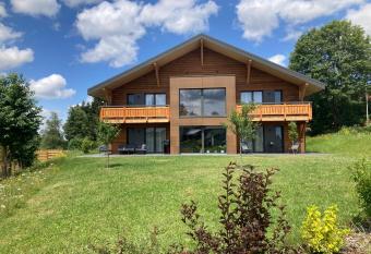 Notre Chalet - Appart Hotel - En couple - En famille - En groupe has Balcony rooms