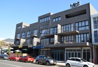 MINT Apartments Greenside has Balcony rooms