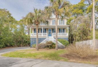 Fantasy Island - Ocean View/Seclusion + Privacy - Sleeps up to 16 has Balcony rooms