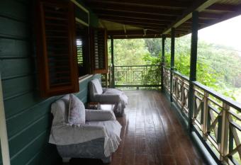 Harding Hall Hideaway has Balcony rooms