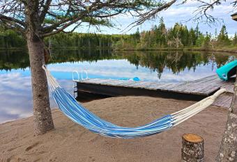 Fiddler s Lake Escape has Balcony rooms