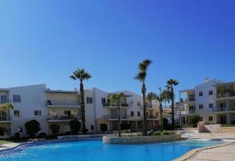 Alvor Vila da Praia allows 18 year olds to book a room
