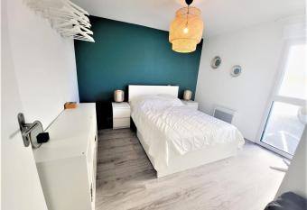 Lhorizon Bleu - Residence Face Ocean has rooms with a private hot tub