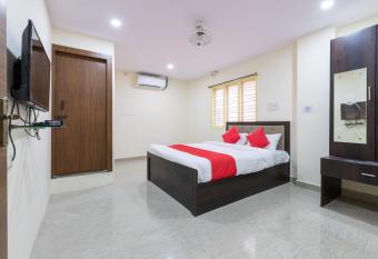 HOTEL SHRI RAM has Balcony rooms