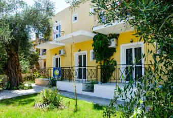 Loula Apartments has Balcony rooms