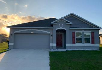 Cozy 3Bed 2Bath near Mets Stadium/Beach has Balcony rooms