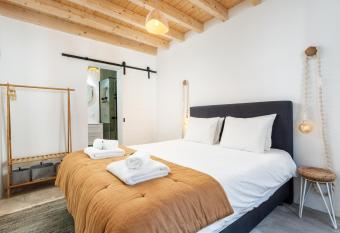 Privilege Casa Perto do Mar with Rooftop Jacuzzi has Balcony rooms