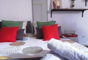 L INDUSTRIEL allows 18 year olds to book a room