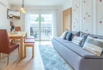 OSTSEE-Ferienhaus RAMONA - am Strand & ruhig has Balcony rooms