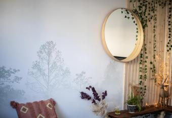 Cabane d Arlette, grande terrasse en centre-ville has Balcony rooms