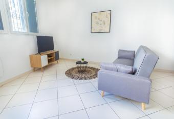 Appartement tout   quip   2 chambres    15 min des plages 4    6 personnes allows 18 year olds to book a room