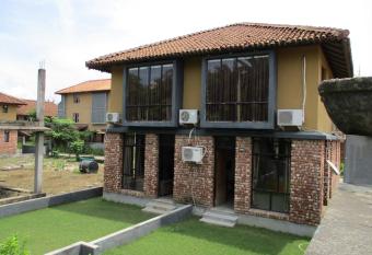 Ganga Kutir Oak Villa on Raichak has Smoking/Balcony rooms