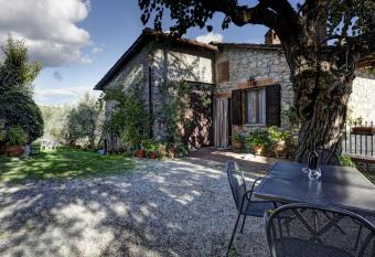 Villa Sofia Eden & Spa allows 18 year olds to book a room