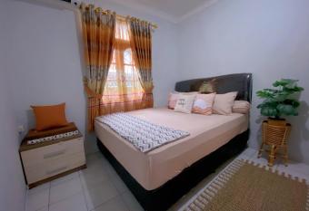 Yoda Yosandra Homestay has Balcony rooms