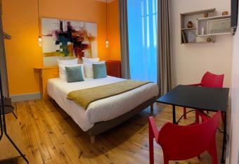 MAS TERRE Chambres d H  tes has rooms with a private hot tub