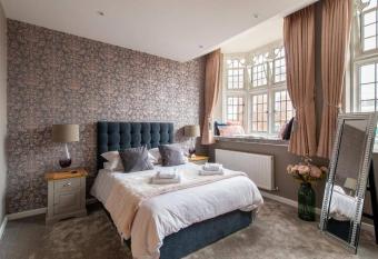 Idyllic city centre apartment in Canterbury allows 18 year olds to book a room